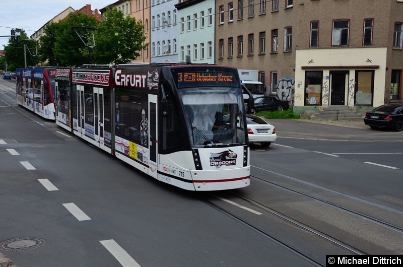 Bild: Combino 715 mit 714 als Linie 3 auf der Kreuzung Bergstraße/Andreasstraße.