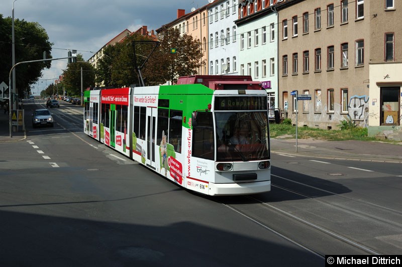 Bild: 614 als Linie 6 beim Verlassen der Haltestelle Bergstraße.
