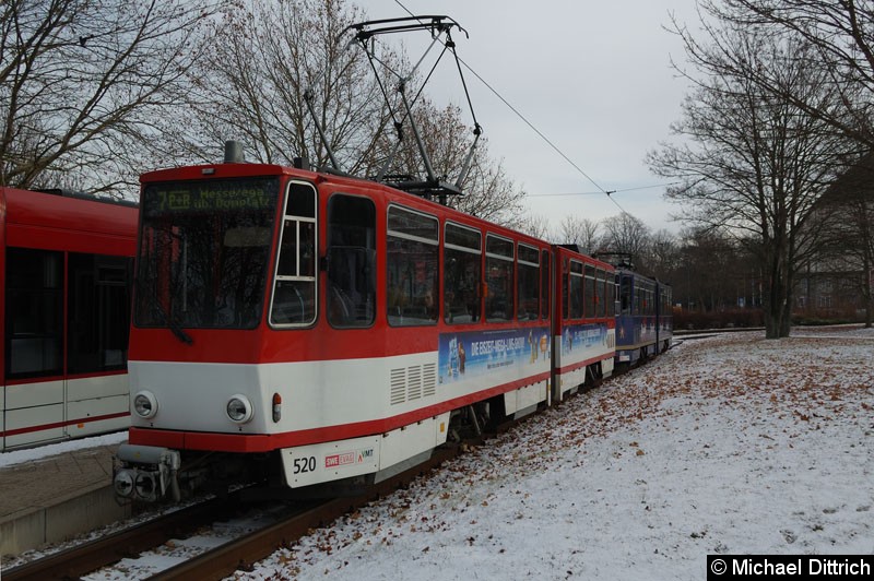 Bild: KT4D 520 und 435 als Linie 7 an der Haltestelle Messe.