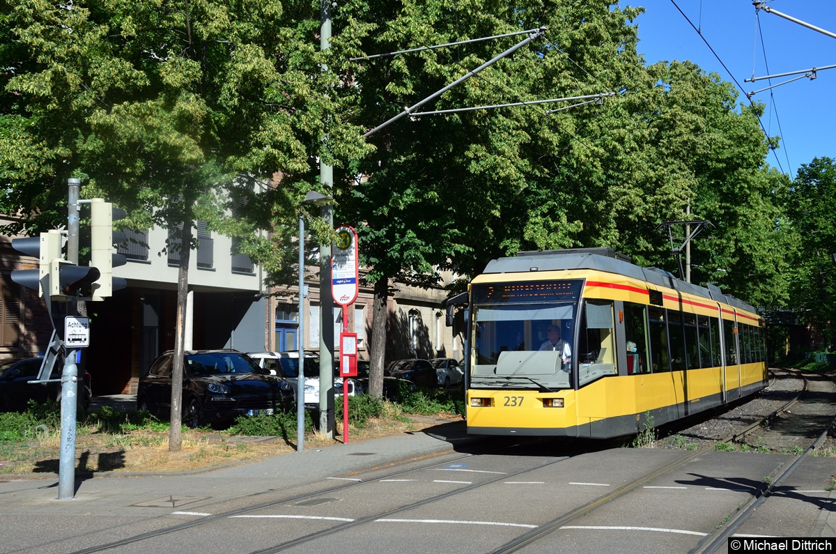Bild: 237 als Linie 2 an der Haltestelle Otto-Sachs-Straße.