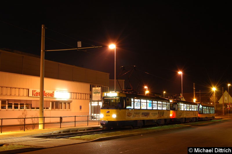 Bild: 2108 als Linie 7 an der Haltestelle Sommerfeld.
