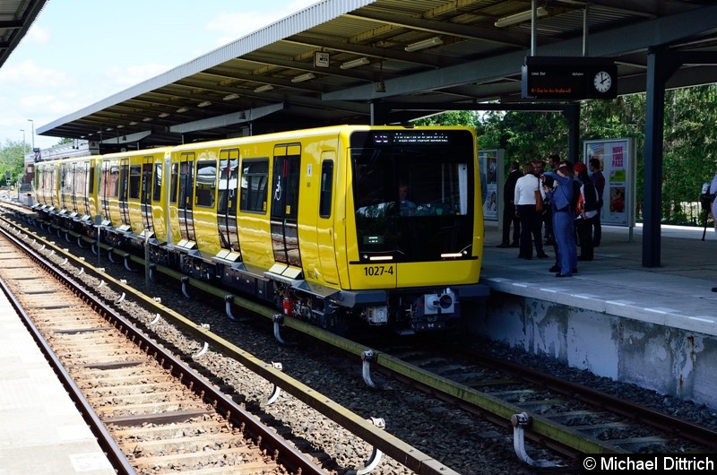 Bild: 1027 bei seiner Vorstellung auf dem Bahnhof Biesdorf.