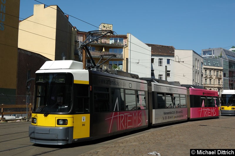 Bild: 1067 als Linie M1 in der Großen Präsidentenstraße.