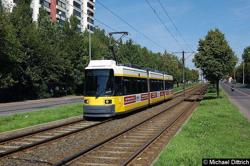 Bild: 1093 als Linie M17 kurz vor der Haltestelle Alt-Friedrichsfelde/Rhinstraße.