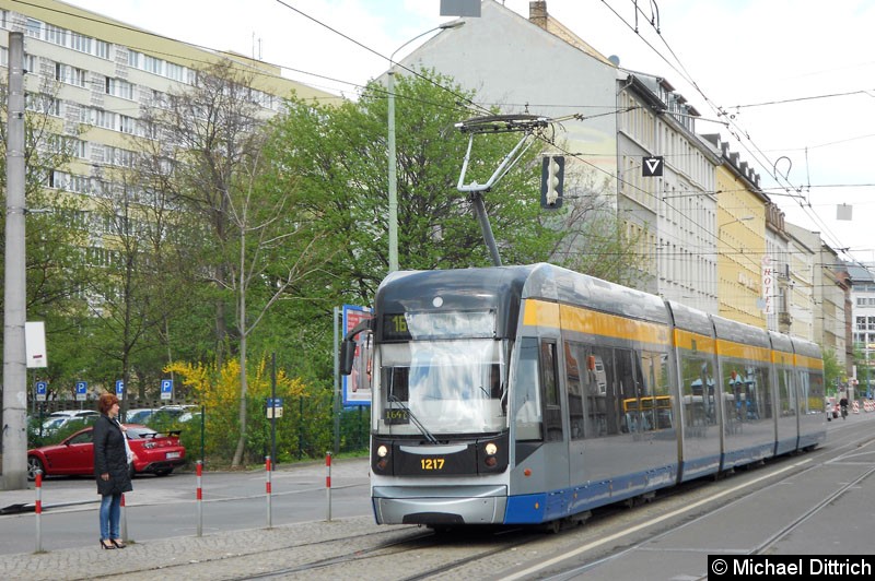 Bild: 1217 als Linie 16 kurz vor dem Hauptbahnhof.
