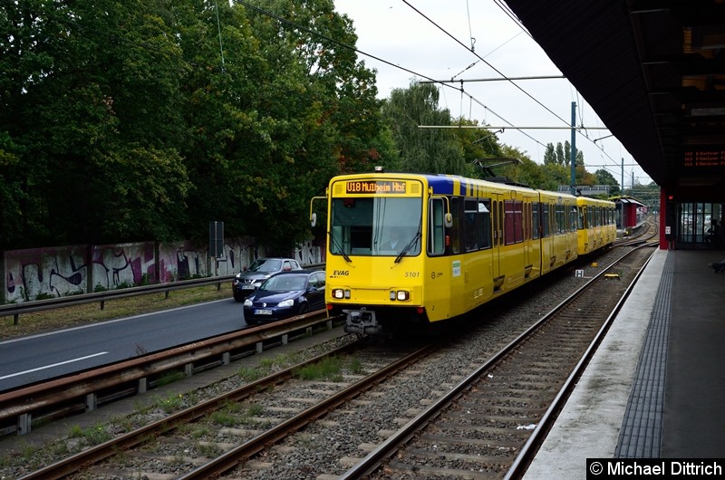Bild: 5101 + 5122 als Linie U18 auf dem Weg nach Mülheim Hbf. kurz hinter der Haltestelle Rosendeller Straße.