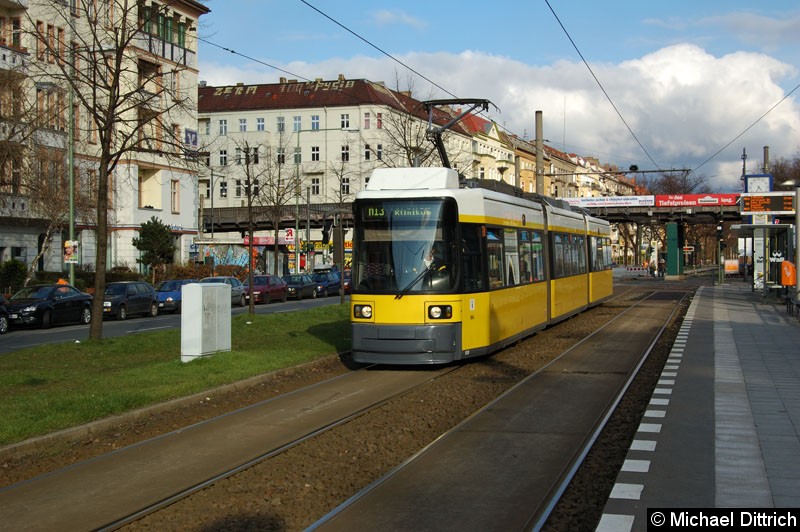 Bild: 1028 als Linie M13 in der Bornholmer Straße.