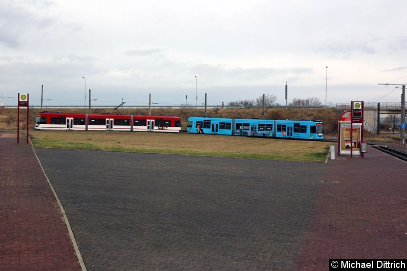 Bild: MGT6D/E 615 und 613 als Linie 3 in der Wendeschleife Urbicher Kreuz.