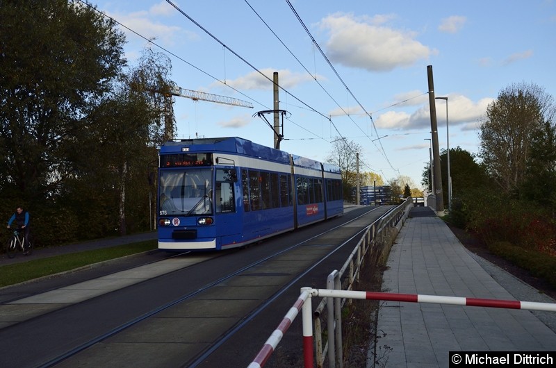 Bild: 676 als Linie 5 kurz vor der Haltestelle Stadthafen.