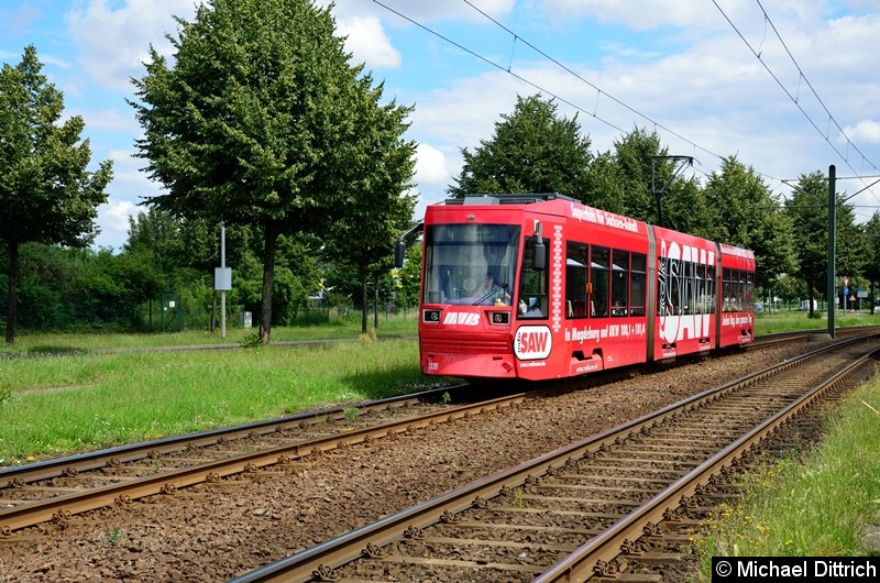 Bild: 1335 als Linie 4 zwischen den Haltestellen Albert-Vater-Str. und Rennetal.