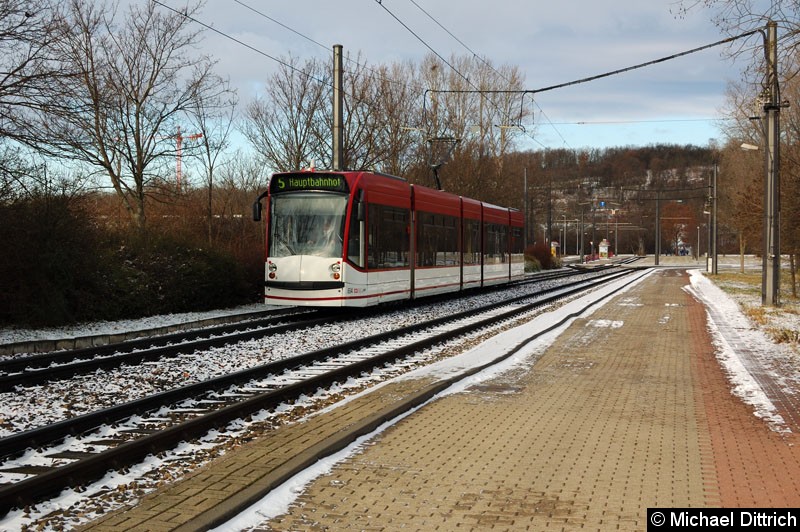 Bild: Combino 654 als Linie 5 zwischen den Haltestellen Zoopark und Roter Berg.