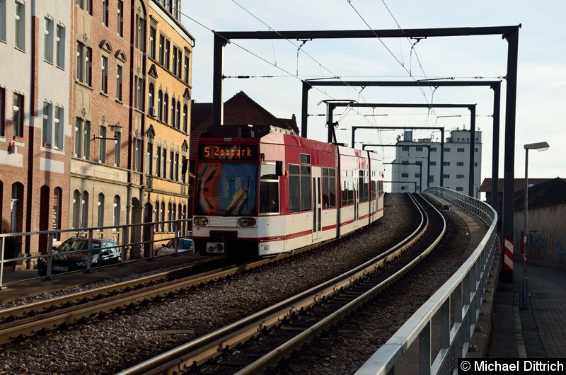 Bild: 602 als Linie 5 auf der Brücke über dem Nordbahnhof.