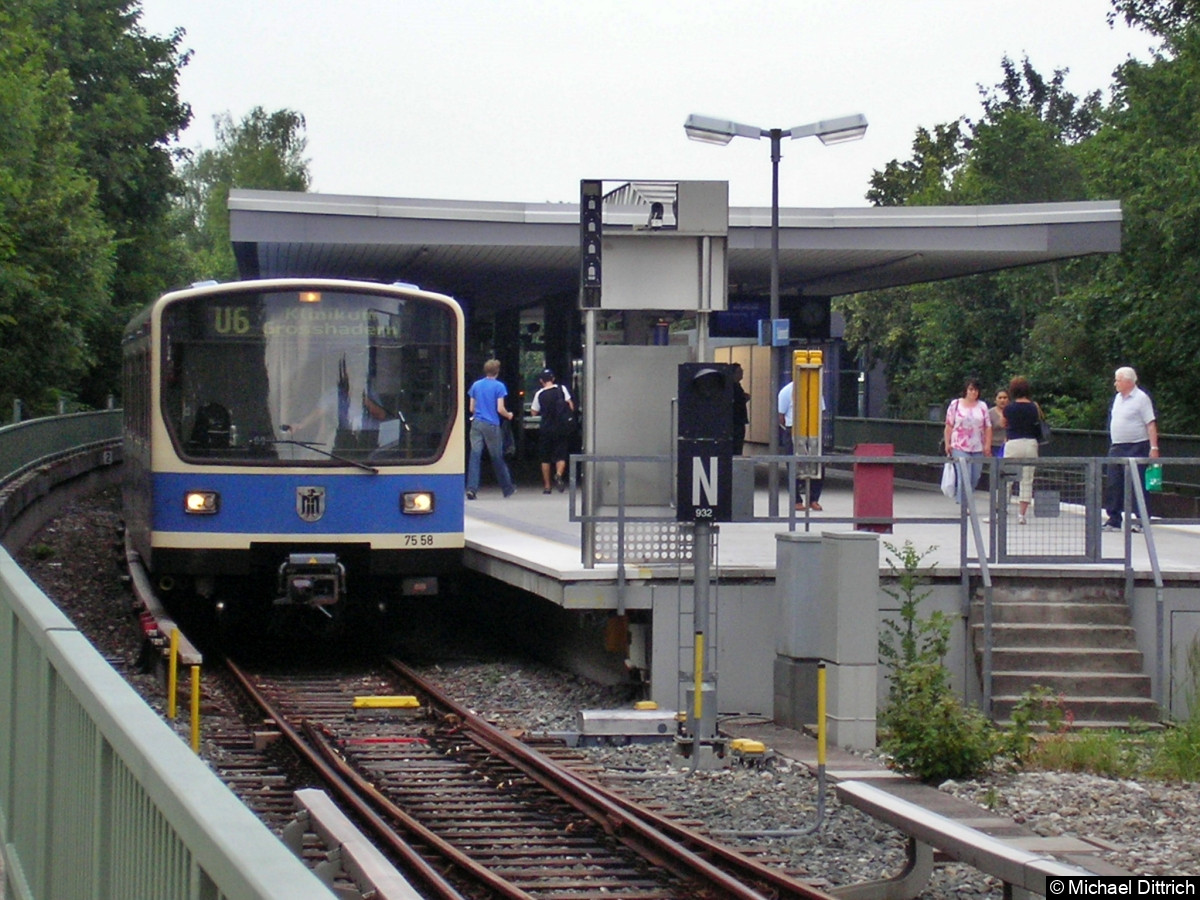 7558 als U6 am Bahnhof Studentenstadt.
