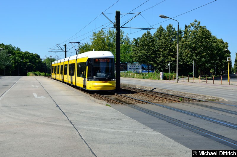Bild: 8019 als Linie M4 kurz vor der Haltestelle Satdion Buschallee/Hansastr.