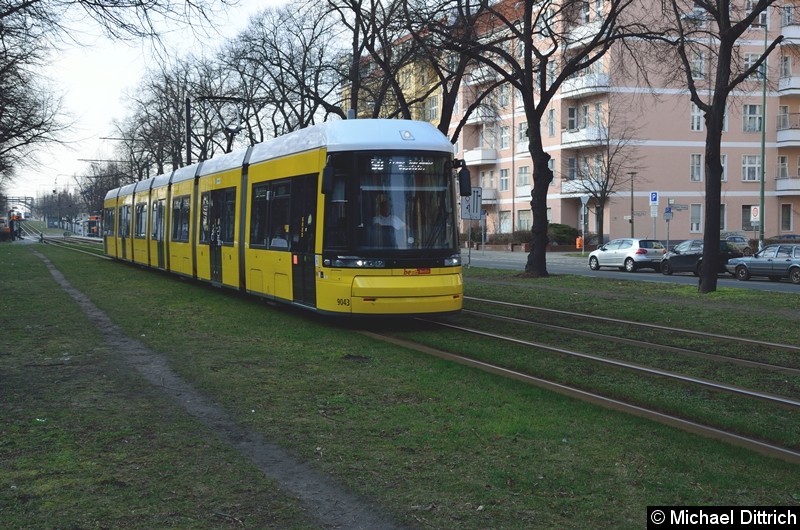 Bild: 9043 als Linie 50 kurz hinter der Haltestelle Björnsonstr.