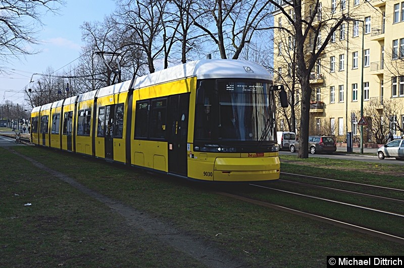 Bild: 9030 als Linie 50 kurz hinter der Haltestelle Björnsonstr.