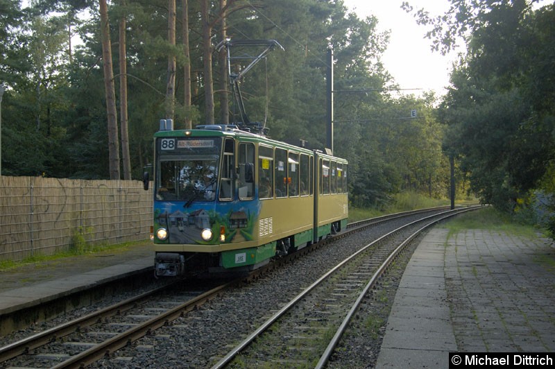 Bild: Wagen 21 an der Haltestelle Waldstr.