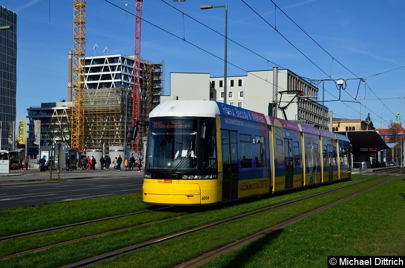 Bild: 4004 als Linie M10 hinter der Haltestelle Hauptbahnhof.