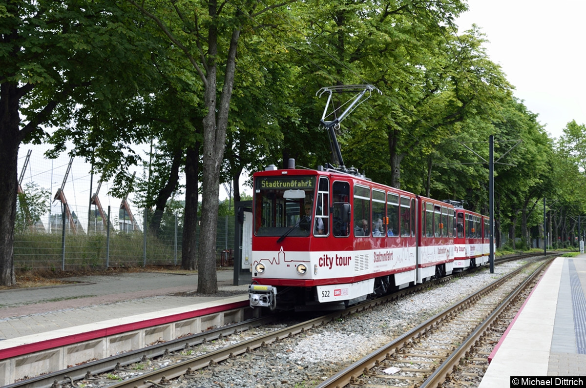 Stadtrundfahrt Erfurt mit den KT4D 522 und 512 an der Haltestelle Landtag.